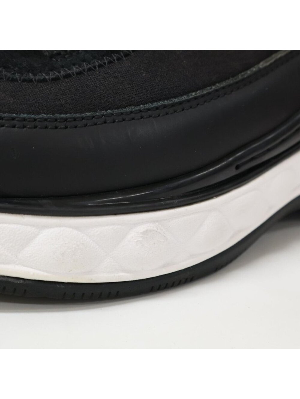 Chanel Velvet Calfskin & Mixed Fiber CC Logo Quilted Embossed Sole Low Cut - Picture 10 of 15